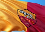 九游娱乐-切尔西轻取曼联，莱万扑点救主欧联杯，震撼赛场再现传奇