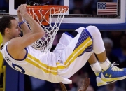 九游体育直播-奥运周期关键战之夜，西亚卡姆的压制级发挥与篮球世界的震撼