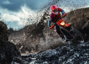 九游娱乐-冰火对决，克莱·汤普森在开拓者与热火的硝烟中重塑唯一性