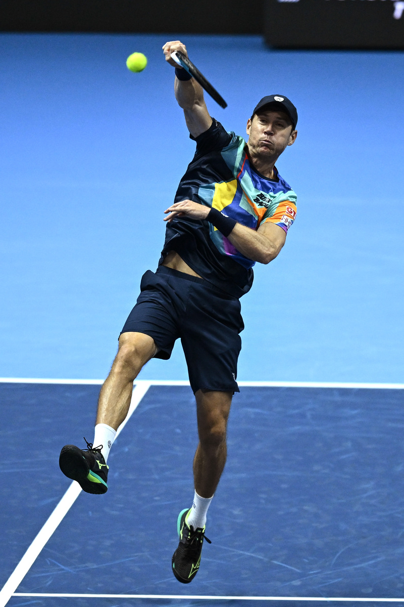 包含日本网球队鏖战意大利网球队，梅德韦杰夫制霸全场的词条