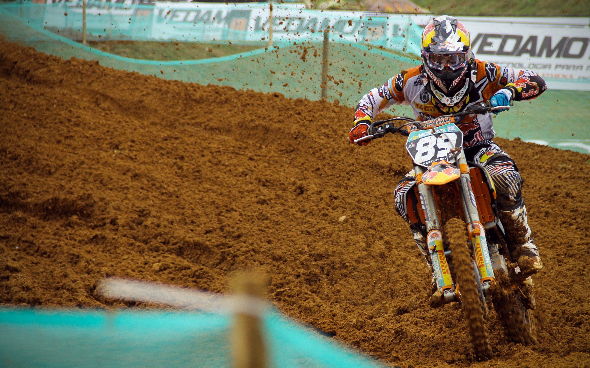 赛道上的星辰,斯通斯在F1街道赛之夜展现巨星价值